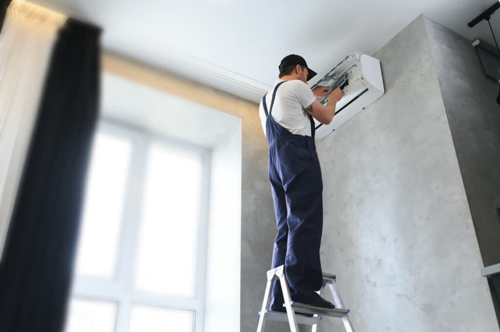 AC technician maintenance